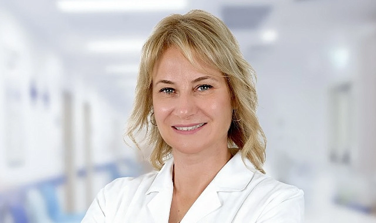 Prof. Dr. Öven: Meme Kanseri Tek Bir Hastalık Gibi Görünerek Tedavi Edilmez