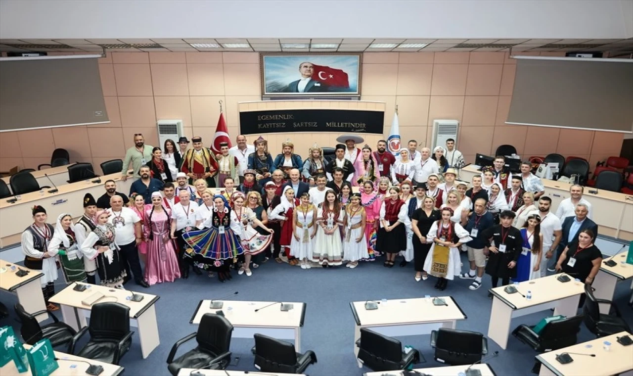 Dünyanın renkleri Denizli’de buluştu