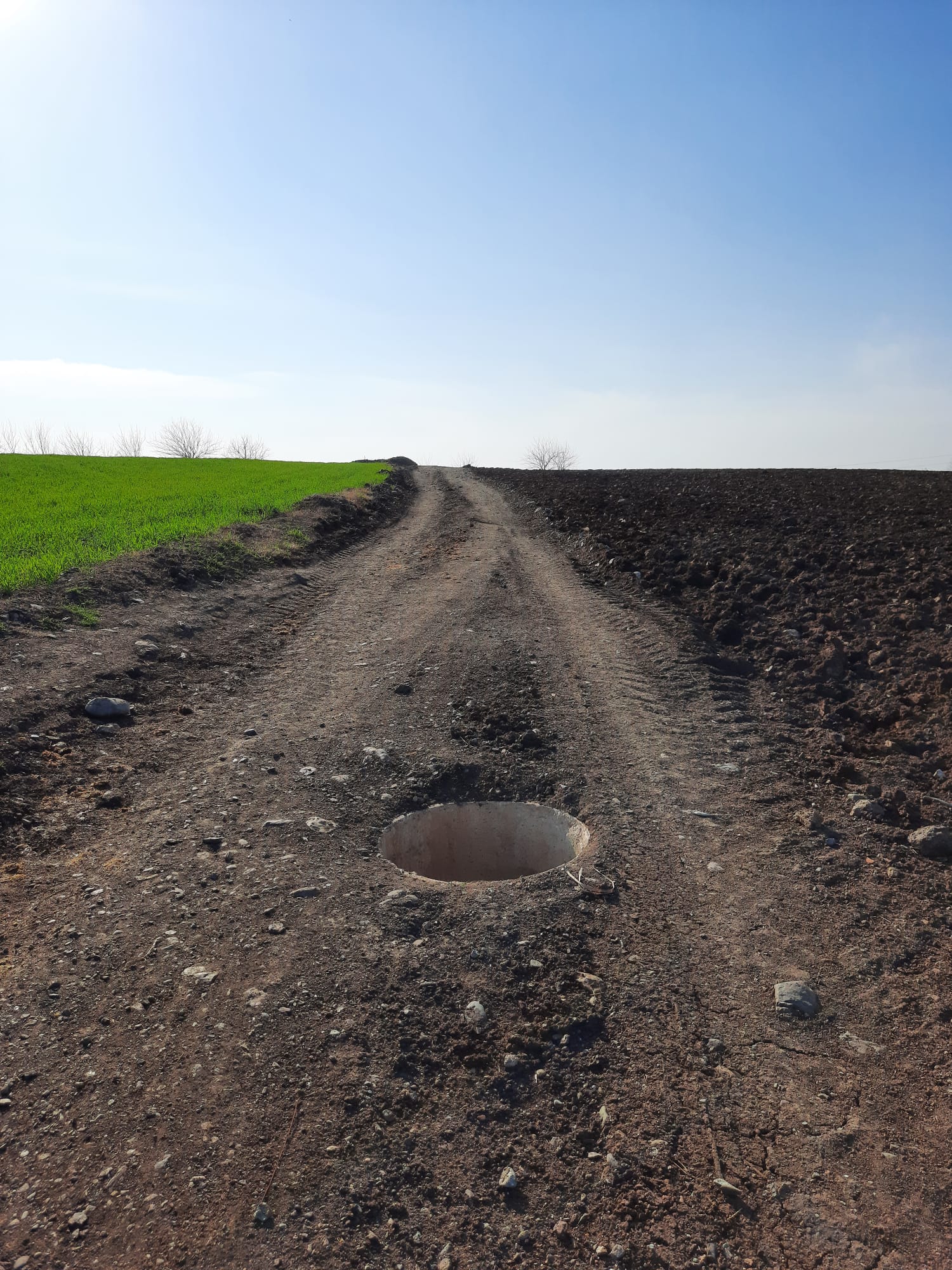 Çalınan kapakları, sürücülere zor anlar yaşatıyor